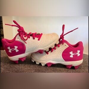 Under Armour Kids Pink and White under armour cleats